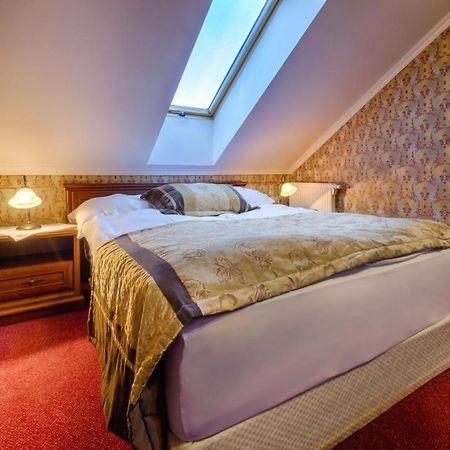 Sladkovicovo Hotel Tevel מראה חיצוני תמונה