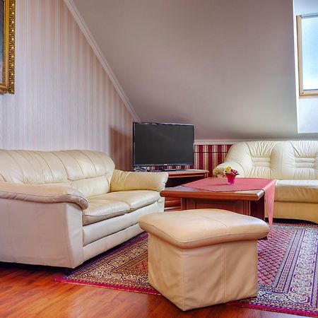 Sladkovicovo Hotel Tevel מראה חיצוני תמונה