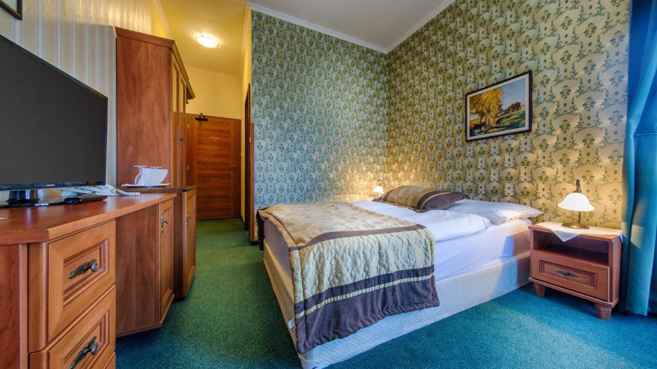 Sladkovicovo Hotel Tevel מראה חיצוני תמונה