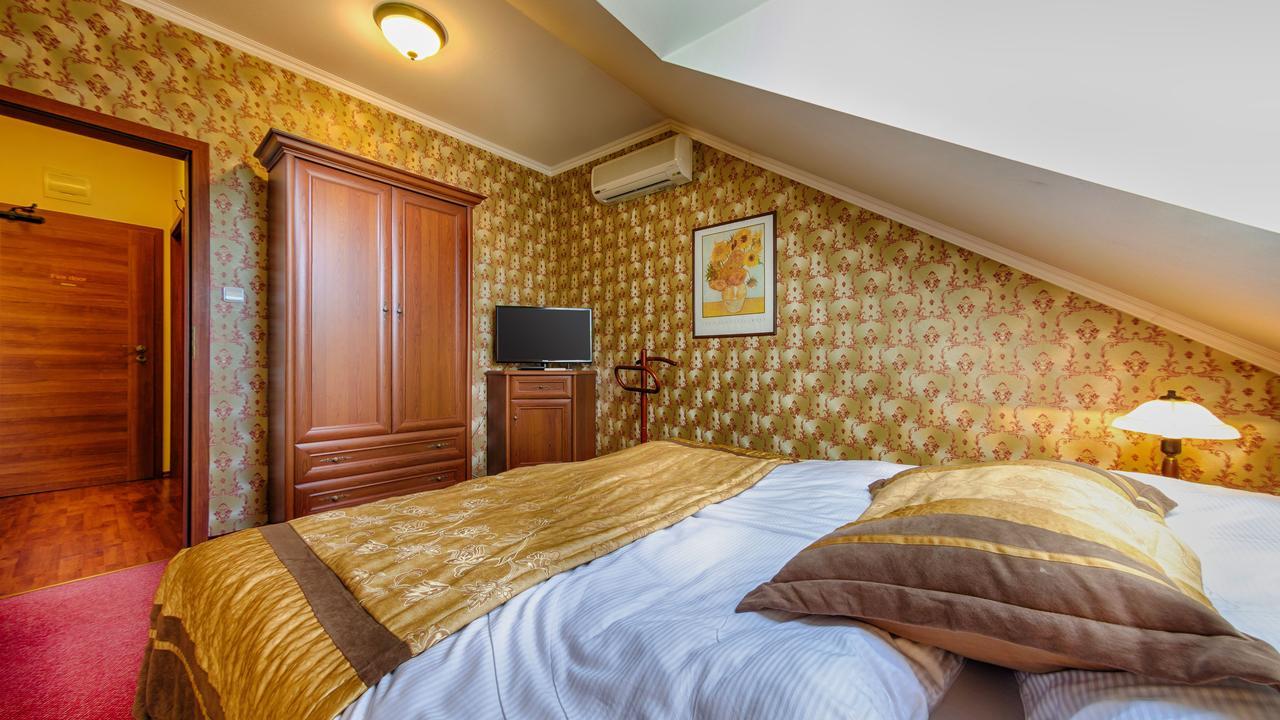 Sladkovicovo Hotel Tevel מראה חיצוני תמונה