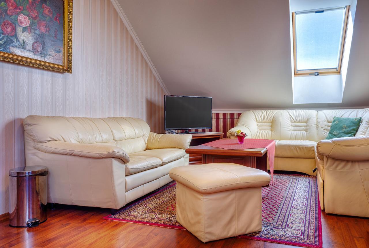 Sladkovicovo Hotel Tevel מראה חיצוני תמונה