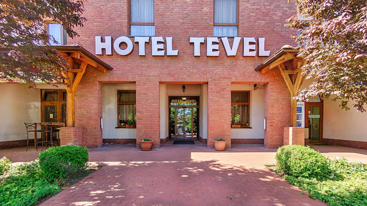 Sladkovicovo Hotel Tevel מראה חיצוני תמונה