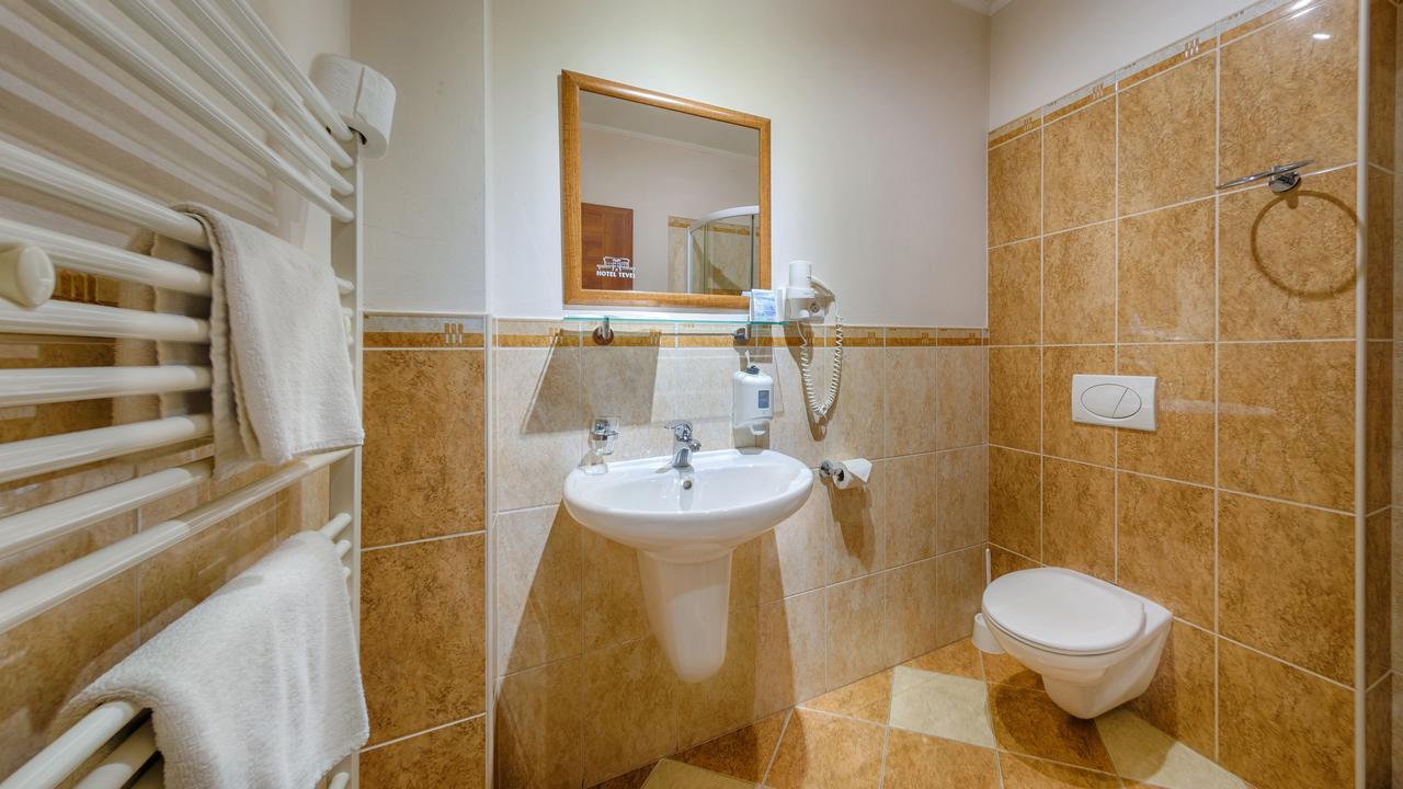 Sladkovicovo Hotel Tevel מראה חיצוני תמונה