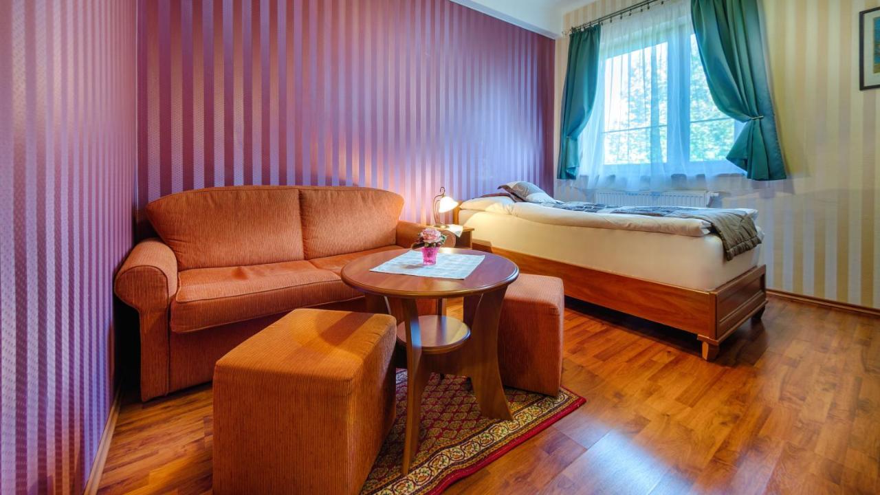 Sladkovicovo Hotel Tevel מראה חיצוני תמונה