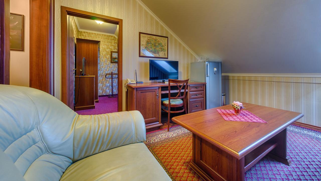 Sladkovicovo Hotel Tevel מראה חיצוני תמונה