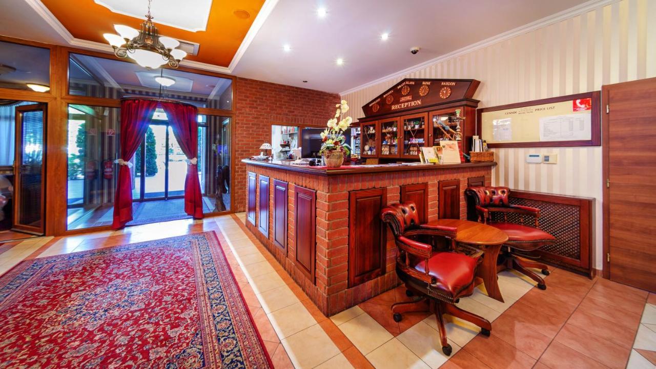 Sladkovicovo Hotel Tevel מראה חיצוני תמונה
