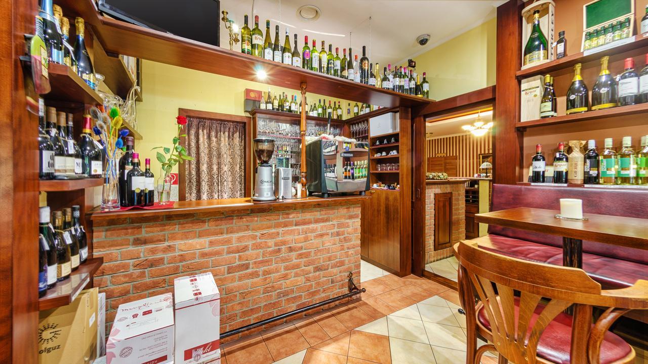 Sladkovicovo Hotel Tevel מראה חיצוני תמונה