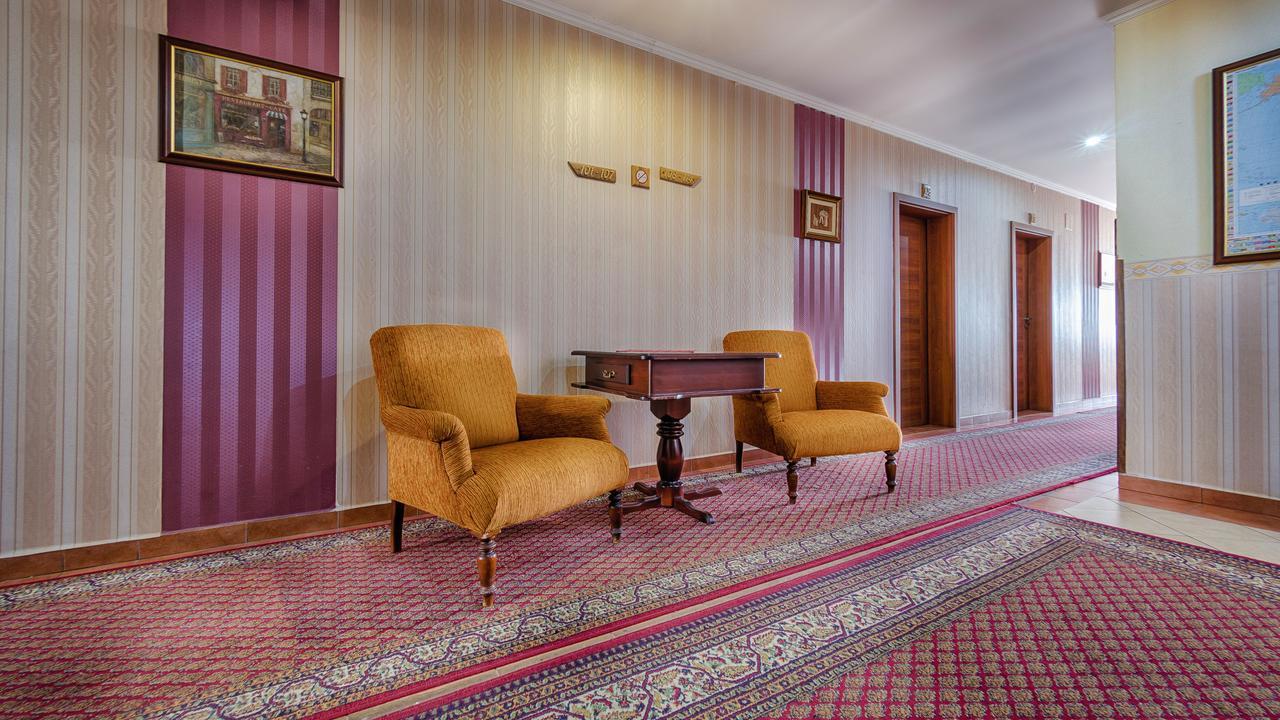 Sladkovicovo Hotel Tevel מראה חיצוני תמונה