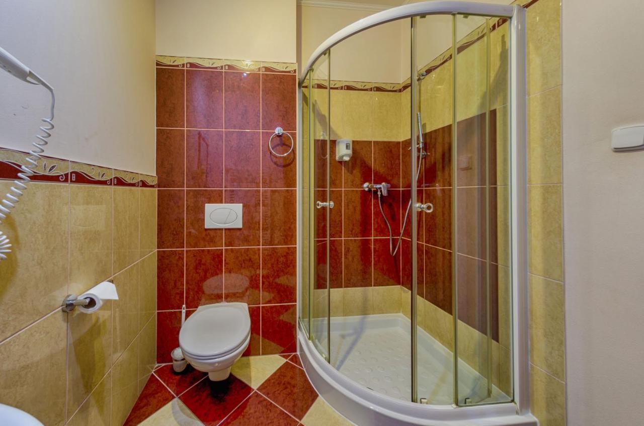 Sladkovicovo Hotel Tevel מראה חיצוני תמונה