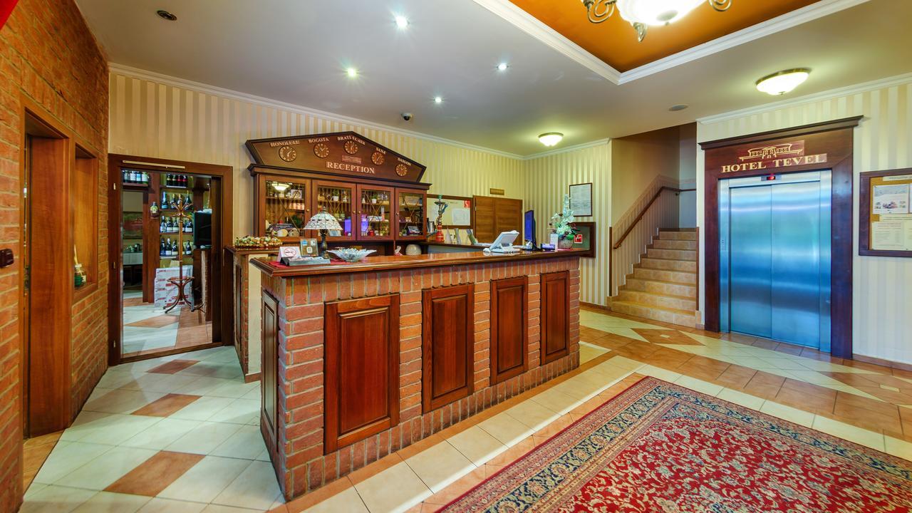 Sladkovicovo Hotel Tevel מראה חיצוני תמונה