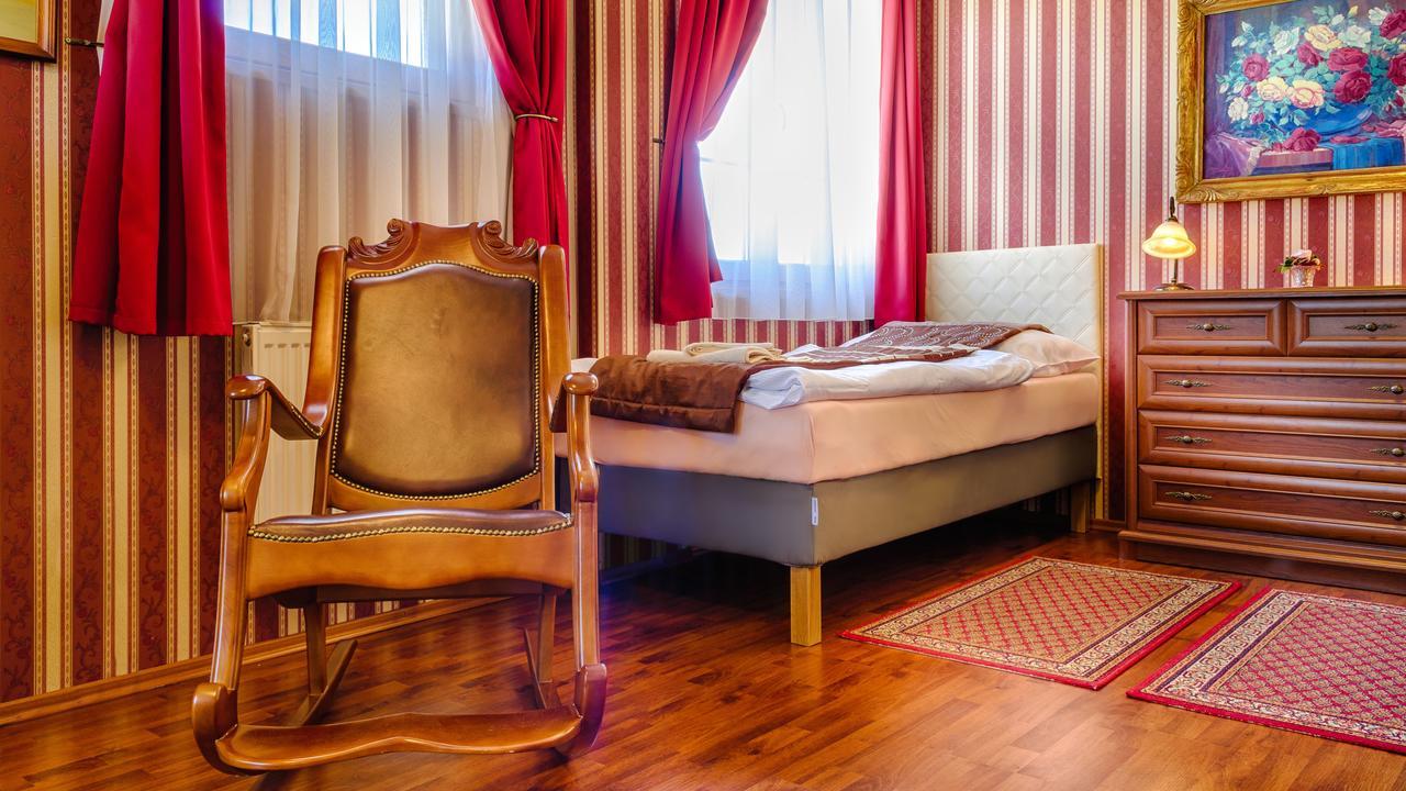 Sladkovicovo Hotel Tevel מראה חיצוני תמונה